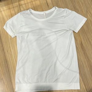 White lulu lemon shirt